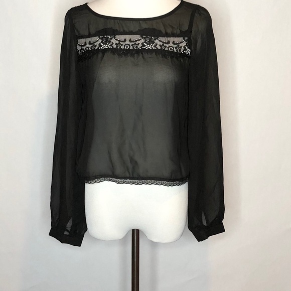 Ali & Kris lace trimmed open back black Blouse - Picture 5 of 7